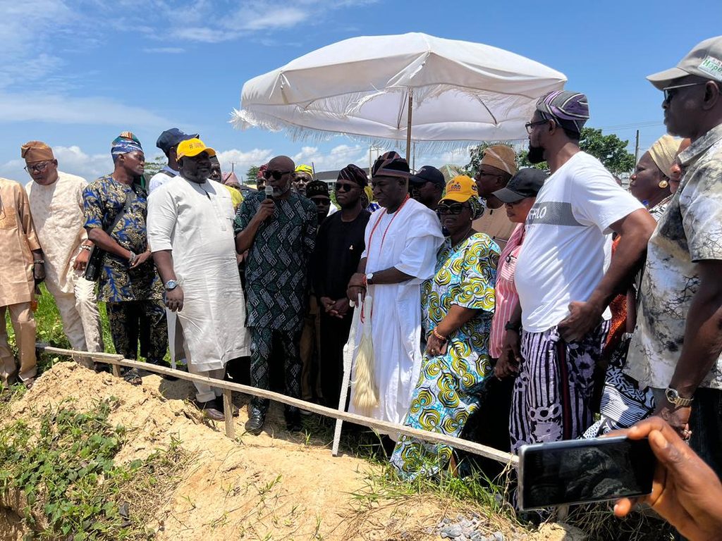 SENATOR ABIRU INSPECTS ALTERNATIVE GIRLS’ SCHOOL IN IGBOGBO, PRAISES SENATOR OLUREMI TINUBU’S INITIATIVE